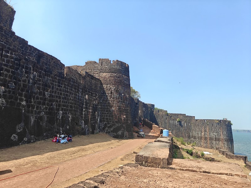 Vijaydurg Fort - Vijaydurg Fort, H86M+F5H, Maharashtra State Highway 4, Fort, Vijaydurg, Maharashtra 416806, India