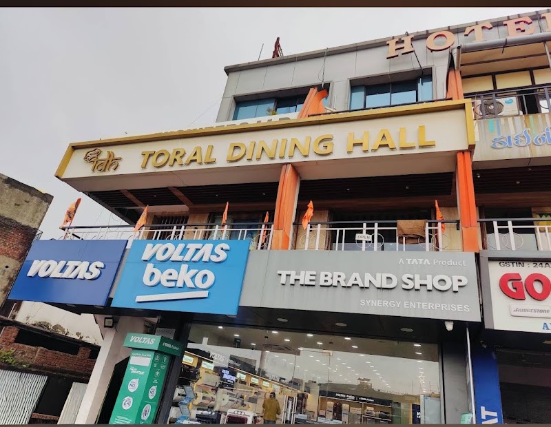 Toral Dinning Hall - Toral Dinning Hall, 101, Centre Point Building, Shopping Centre, Char Rasta, near Mahavir Nagar, Char Rasta, Mahavir Nagar, GIDC, Vapi, Gujarat 396191, India