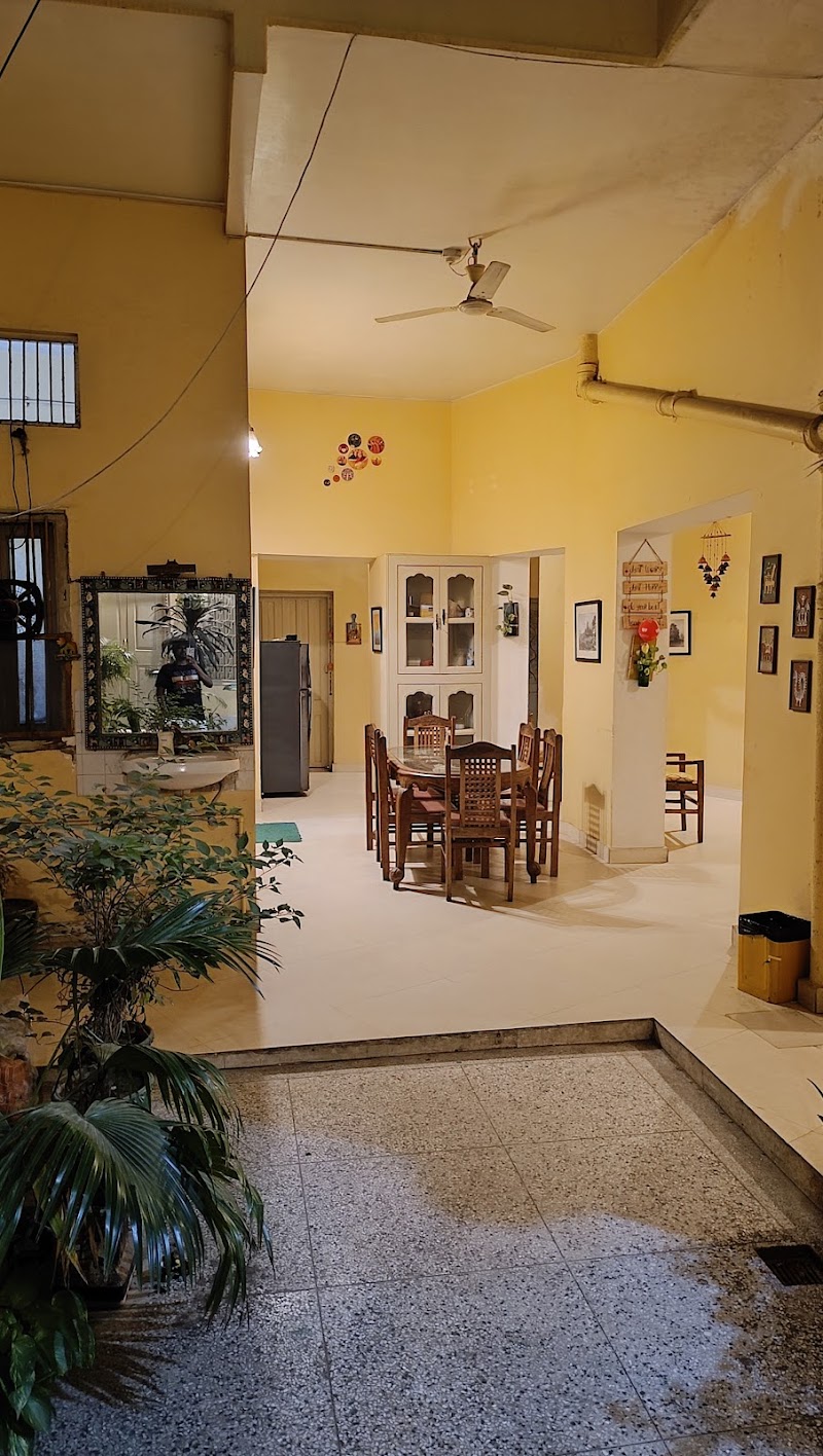 Cozy Inn - Cozy Inn D 47/96, Maksoodan Bhawan, Opp. Lane of PDR mall, Luxa Rd, Ramapura Luxa, Varanasi, Uttar Pradesh 221010, India