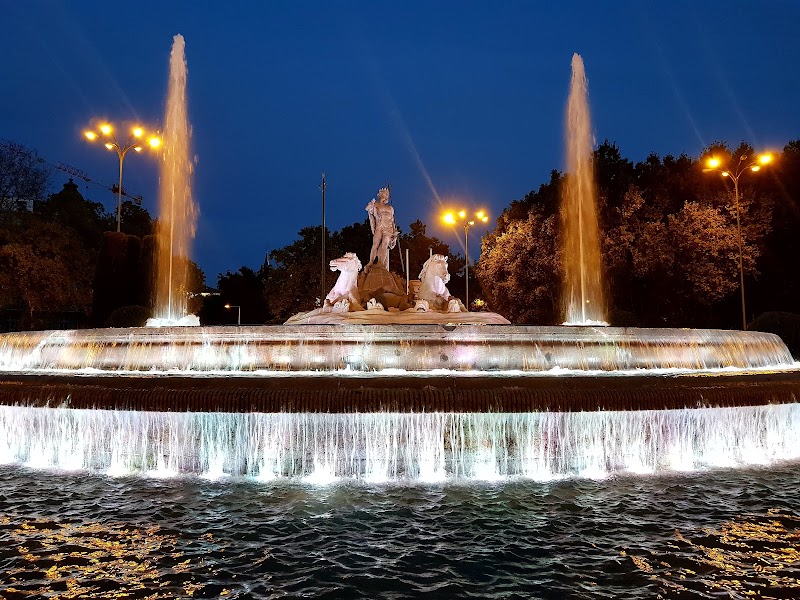 Neptune Fountain - Neptune Fountain Pl. Canovas del Castillo, s/n, Centro, 28014 Madrid, Spain