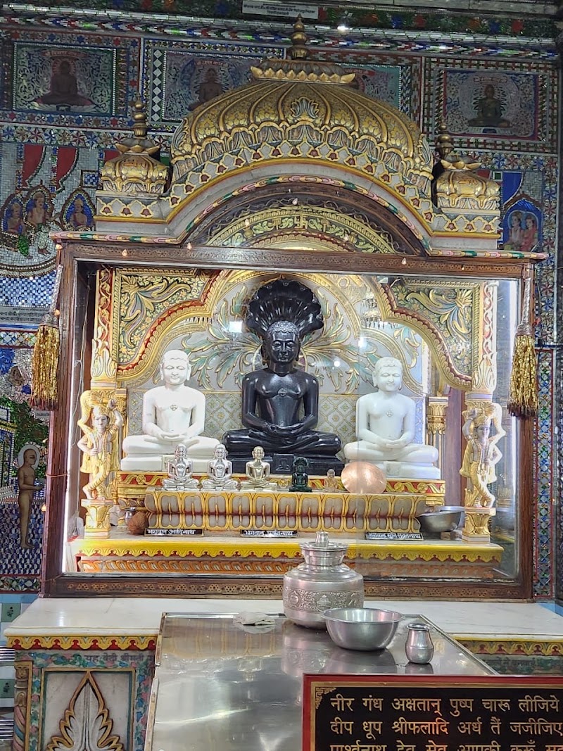 Shri Chandaprabhu Digamber Jain Atishay Kshetra Tijara ji - Shri Chandaprabhu Digamber Jain Atishay Kshetra Tijara ji, Ward no 9, karmchri, awas Tijara, alwer (raj, Tijara, Rajasthan 301411, India