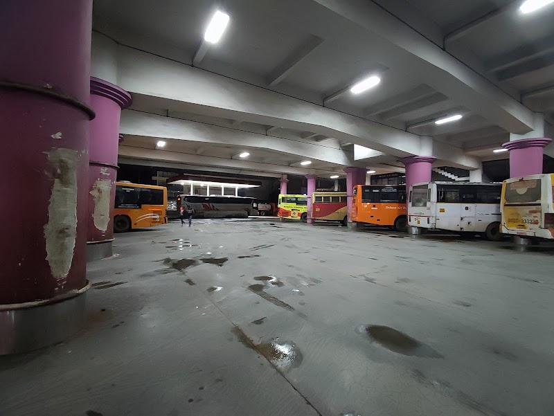KSRTC Bus Terminal - Kozhikode - KSRTC Bus Terminal - Kozhikode, 7Q5J+JXJ, Mavoor Road Junction, Opposite National Hospital, Tazhekkod, Kozhikode, Keralam 673001, India