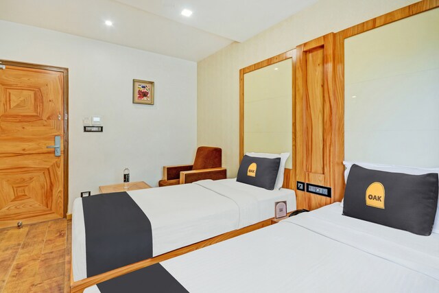Townhouse OAK Vinayak In - Townhouse OAK Vinayak In 6, Geetha Hall Rd, Opp.Railway Station, Gopalapuram, Coimbatore, Tamil Nadu 641018, India