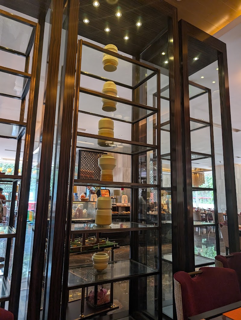 b Café - b Café Lobby Level, Shangri-La Bengaluru, 56-6B, Palace Rd, Abshot Layout, Vasanth Nagar, Bengaluru, Karnataka 560001, India