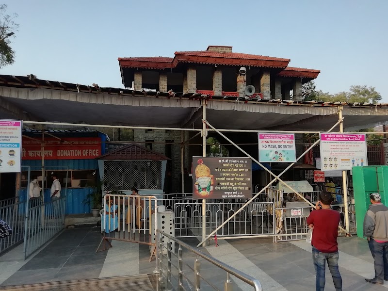 Sai temple Gate No. 4 - Sai temple Gate No. 4, QF8G+CF5, Mauli Nagar, Shirdi, Maharashtra 423109, India