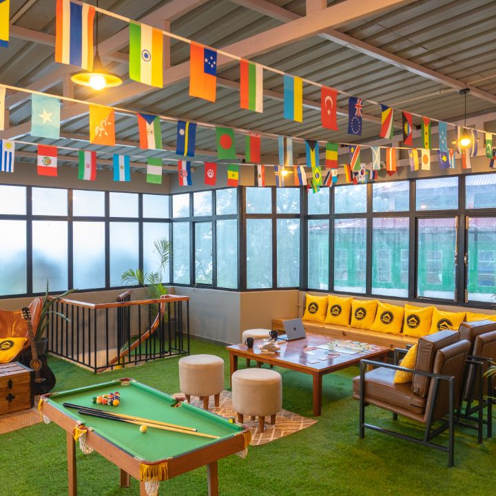 The Hosteller Mussoorie, Mall Road - The Hosteller Mussoorie, Mall Road Tibetan Market Gali, behind Accord Hotel, The Mall Road, Mussoorie, Uttarakhand 248179, India