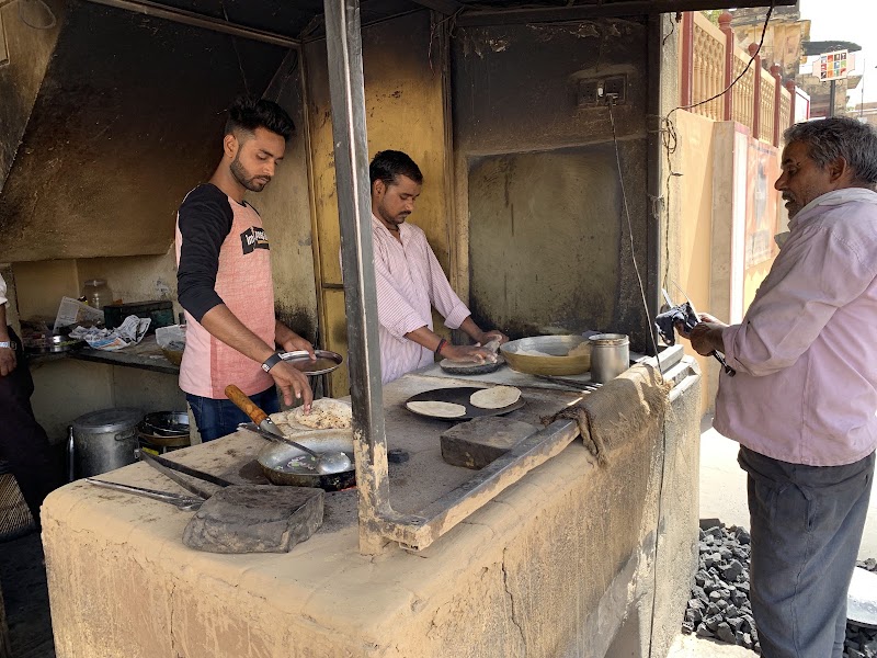 Jagdamba Rajasthani rasoi restaurant - Jagdamba Rajasthani rasoi restaurant Jagdamba Rajasthan Rasoi Mavtha road, Amer Palace Rd, opposite elephant stand, Devisinghpura, Amer, Jaipur, Rajasthan 302028, India