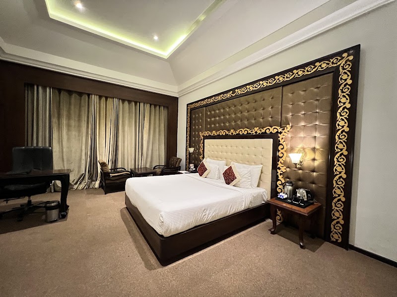 Hotel Vennington Court - Hotel Vennington Court Fafadih, Chowk, Jail Rd, near Guru Gobind Singh Squre, Devendra Nagar, Raipur, Chhattisgarh 492001, India