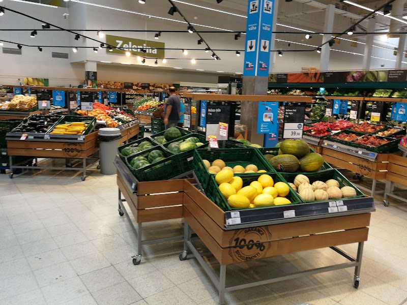 Tesco Extra - Tesco Extra Skandinávská 144/25, 155 05 Praha 5, Czechia
