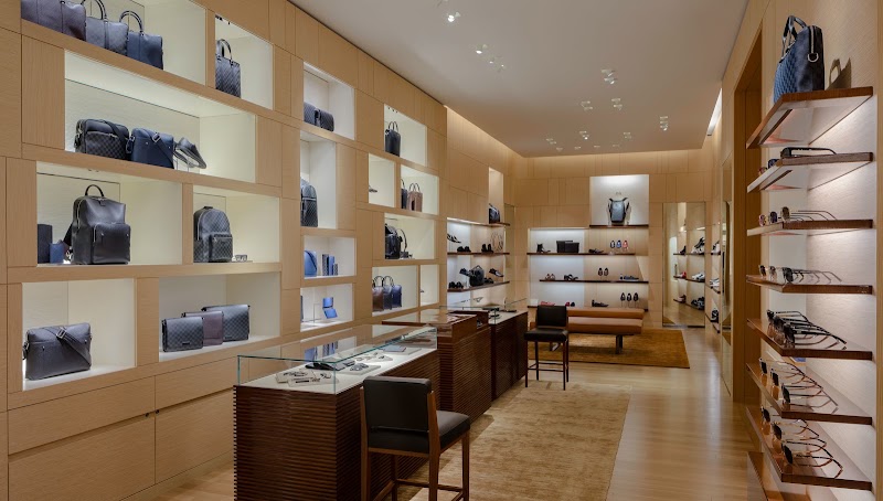 Louis Vuitton Paramus Garden State Plaza - Louis Vuitton Paramus Garden State Plaza 1 Garden State Plaza Pkwy Space 1130, Paramus, NJ 07652, USA