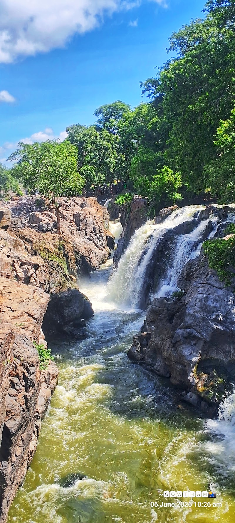 Hogenakkal falls view - Hogenakkal falls view, 4Q9H+3HC, Hogenakkal, Tamil Nadu 636810, India