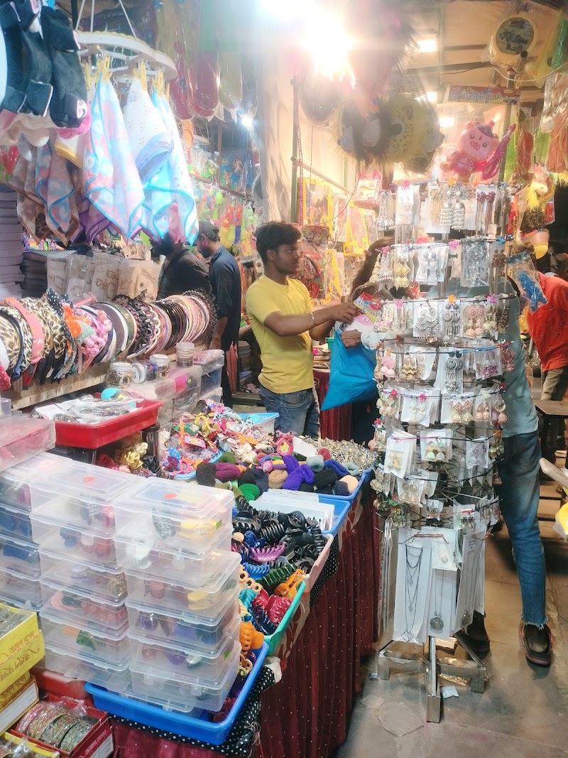Lanka market - Lanka market, BHU - Lanka Rd, Anandbagh, Lanka, Varanasi, Uttar Pradesh 221005, India