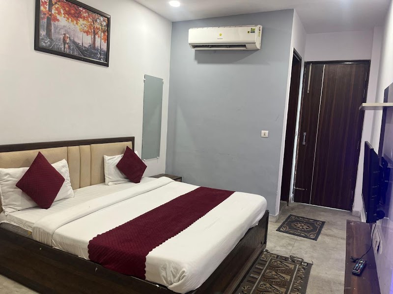 Capital O Hotel Cozy Inn - Capital O Hotel Cozy Inn, Ram Murthi Pasi Marg, Sector 11, Rohini, Alipur, Pocket 2, Sector 11C, Tehsil, Delhi, 110085, India