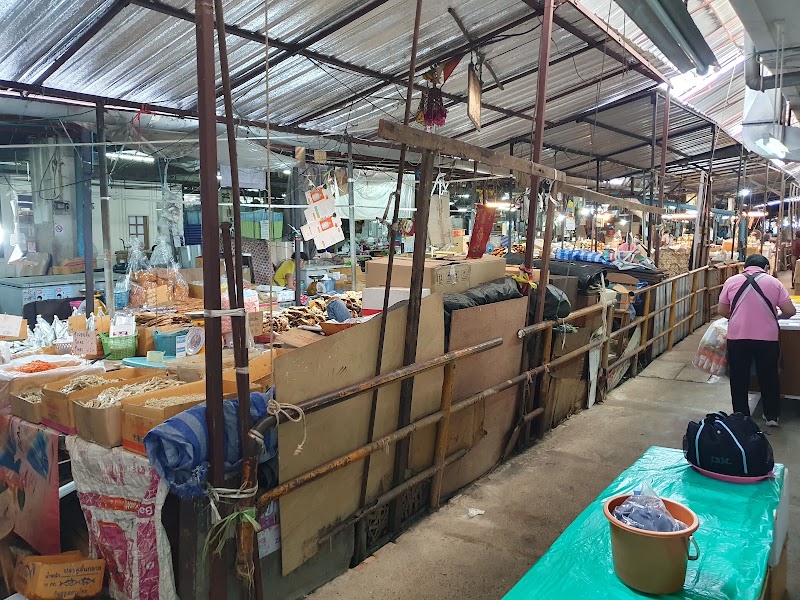 Waroros Market - Waroros Market 10,12 14 Wichayanon Rd, Tambon Chang Moi, Amphoe Mueang Chiang Mai, Chang Wat Chiang Mai 50300, Thailand