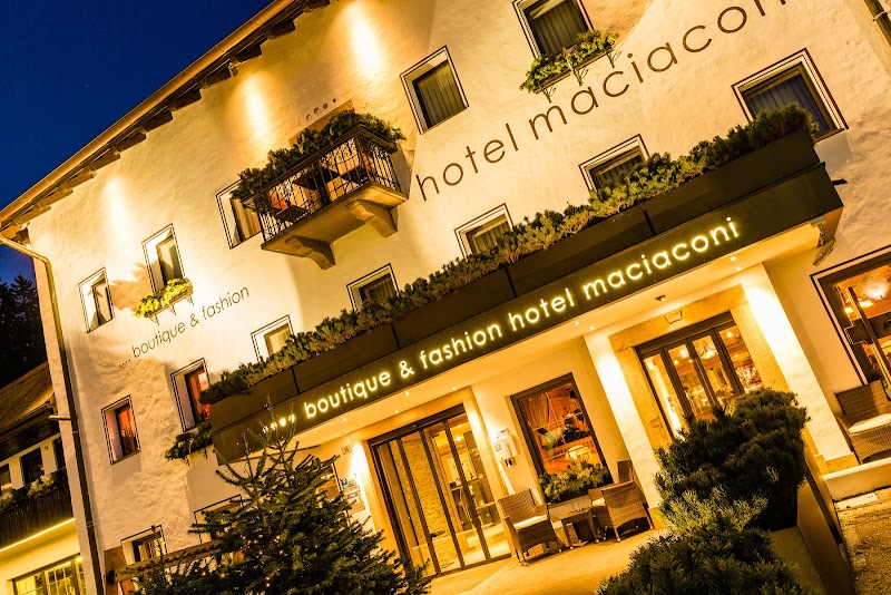 Boutique & Fashion Hotel Maciaconi - Gardenahotels - Boutique & Fashion Hotel Maciaconi - Gardenahotels Str. Plan da Tieja, 10, 39048 Santa Cristina Valgardena BZ, Italy