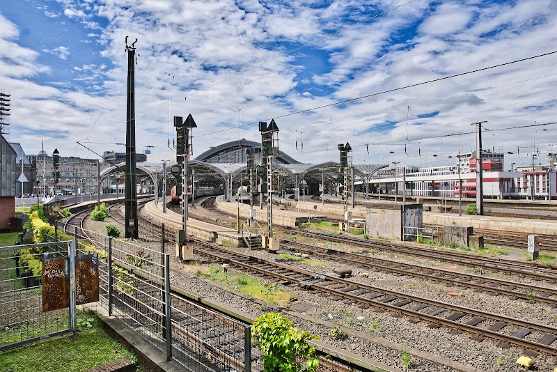Köln Hauptbahnhof - Köln Hauptbahnhof Trankgasse 11, 50667 Köln, Germany
