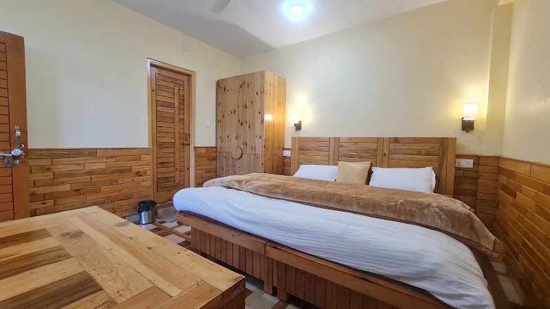 Snow white guest house - Snow white guest house Infront of bodhi greens, main street, Dharamkot, Himachal Pradesh 176216, India