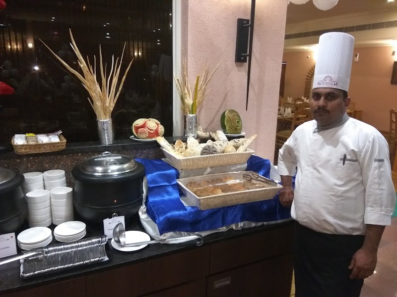 Rang Mahal Restaurant - Rang Mahal Restaurant Rang Mahal Restaurant, KK Royal Hotel, Delhi Road, Amer, Jaipur, Rajasthan 302028, India