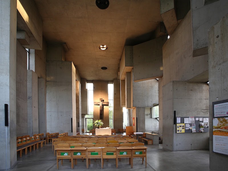 Kirche Zur Hlst. Dreifaltigkeit - Kirche Zur Hlst. Dreifaltigkeit, Ottillingerpl. 1, 1230 Wien, Austria