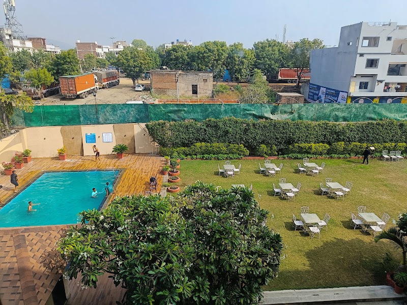 Foodies - The Multi Cuisine Restaurant - Foodies - The Multi Cuisine Restaurant Hotel Valley View, Plot No.10, Airport Rd, nr. Maa Gayatri Hospital, Pratap Nagar, Transport Nagar, Udaipur, Dholi Magari, Rajasthan 313001, India