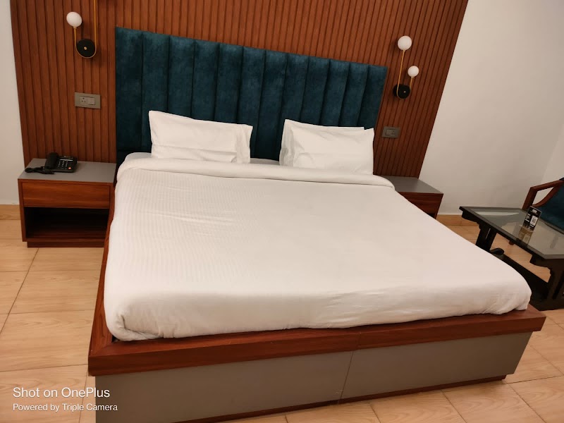 Hotel TRG - Hotel TRG 29 Gaurimal Complex, Rail Head Complex, near, Bahu Rd, Trikuta Nagar, Jammu, 180012