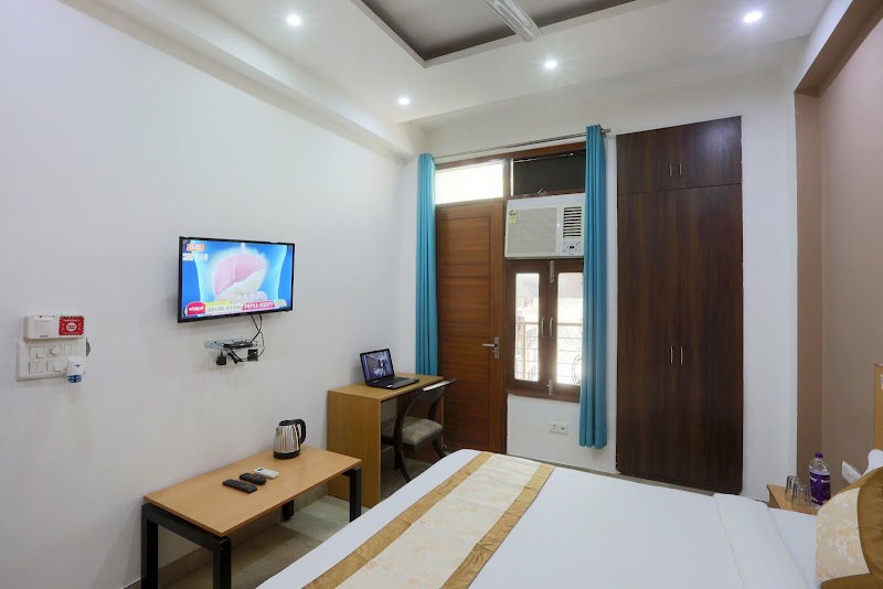 Hotel Surya Palace By Aura - Hotel Surya Palace By Aura BH-01, Tower Oshy Road, behind Noida One, near Shramdeep Apartments, Rasoolpur Nawada, Industrial Area, Sector 62, Noida, Uttar Pradesh 201309, India