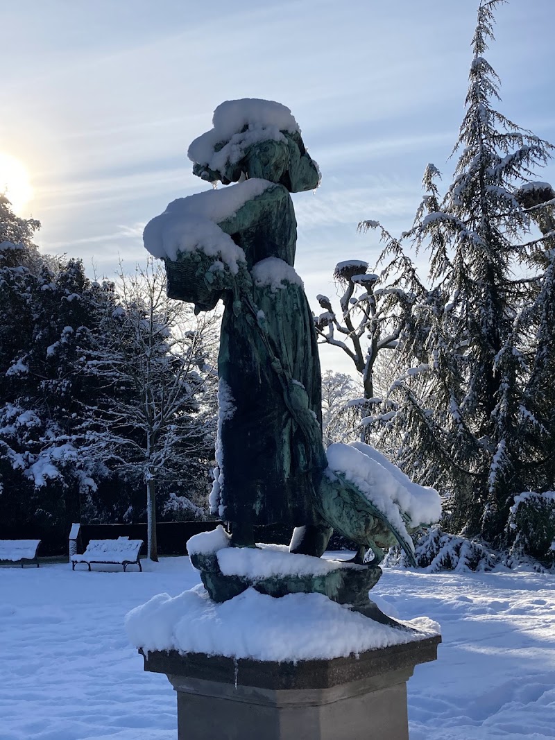 Sstatue de Lison à l'Oie - Sstatue de Lison à l'Oie Parc de l'Orangerie, 67000 Strasbourg, France