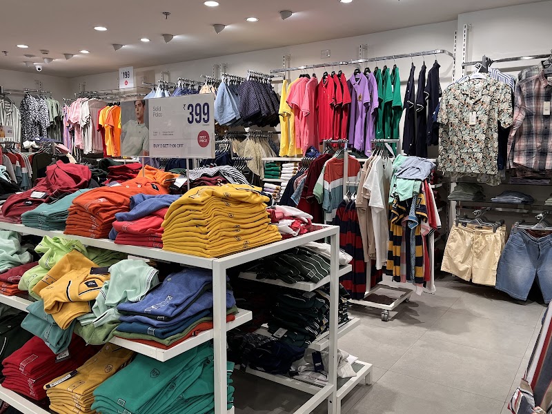 Max - Max Main Market, C Block 8, next to Haldiram's, Old Market, Block C, Malviya Nagar, New Delhi, Delhi 110017, India