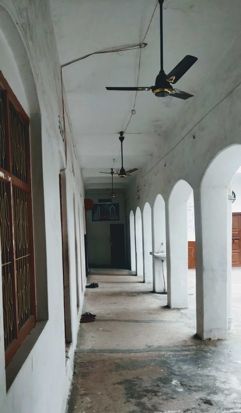 Jamia Arabia Darul Uloom Mau - Jamia Arabia Darul Uloom Mau, Qasim Pura, Khiri Bagh Rd, Chitanpura Bagh, Mau, Uttar Pradesh 275101, India