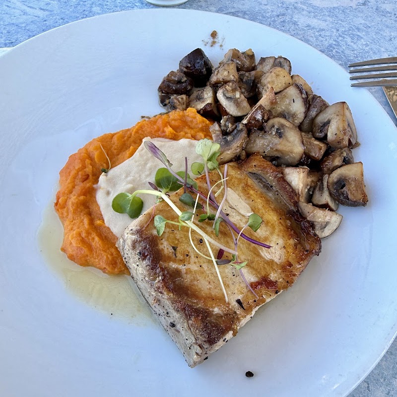 51 Rocky Neck Restaurant - 51 Rocky Neck Restaurant Rocky Neck Art Colony, 51 Rocky Neck Ave, Gloucester, MA 01930, USA