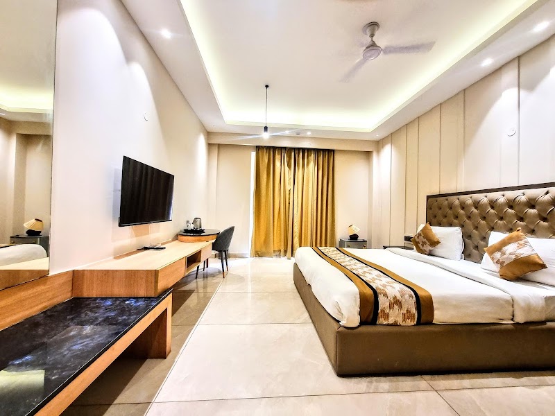 Infinity Stays - Hotel Near Medanta - Infinity Stays - Hotel Near Medanta Plot no. 15, near Medanta hospital, Medicity, Islampur Colony, Sector 38, Gurugram, Haryana 122018, India