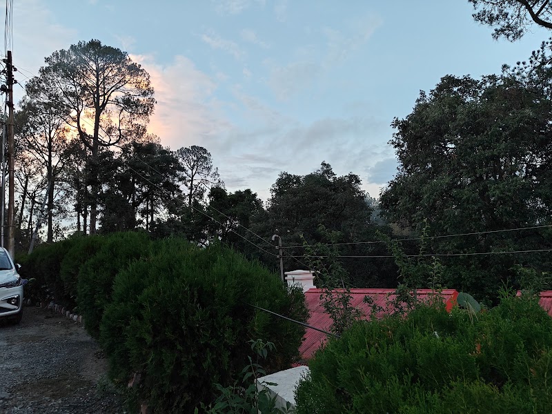 KMVN Tourist Rest House Raniket - KMVN Tourist Rest House Raniket JCHQ+2CQ, Mall Road, Pandey Kota, Ranikhet, Uttarakhand 263645, India