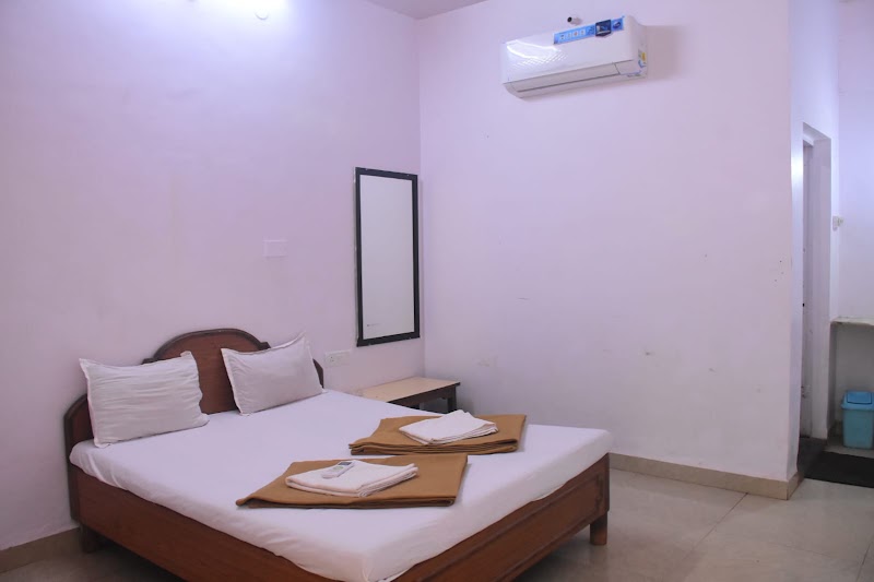 Preeti Hotel Matheran (Veg) - Preeti Hotel Matheran (Veg) Kasturba Rd, opp. E-riskshaw stand, Matheran, Maharashtra 410102, India