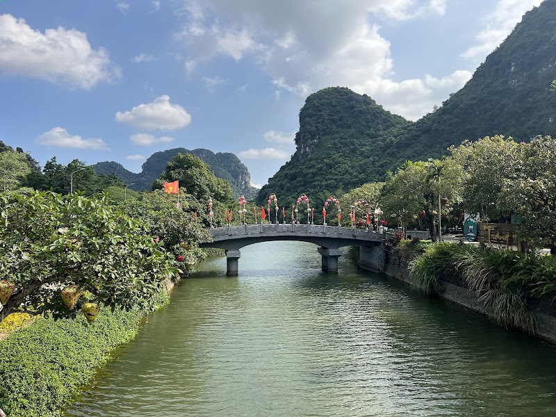 Trang An Grottoes tour - Trang An Grottoes tour, 7W39+HF, Hoa Lu, Ninh Binh, Vietnam