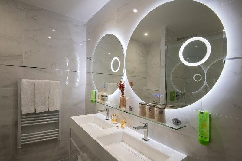 Golden Tulip Hotel Cannes - Hotel De Paris - Golden Tulip Hotel Cannes - Hotel De Paris 34 Bd d'Alsace, 06400 Cannes, France