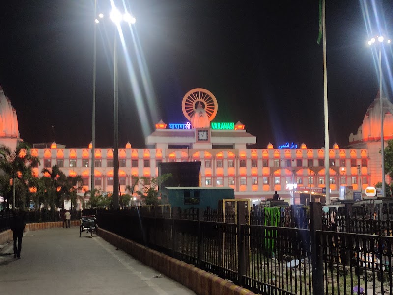 Varanasi Junction railway station - Varanasi Junction railway station maa surge balika intermediate collage, Railwayganj Colony, Varanasi, Uttar Pradesh 221002, India