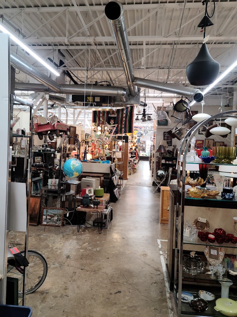 Lula B's Design District - Lula B's Design District, 1010 N Riverfront Blvd, Dallas, TX 75207, USA