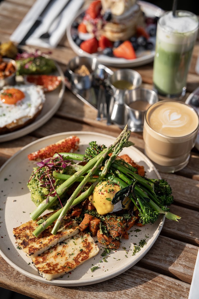 KIN Cafe - KIN Cafe 22 Foley St, London W1W 6DT, UK