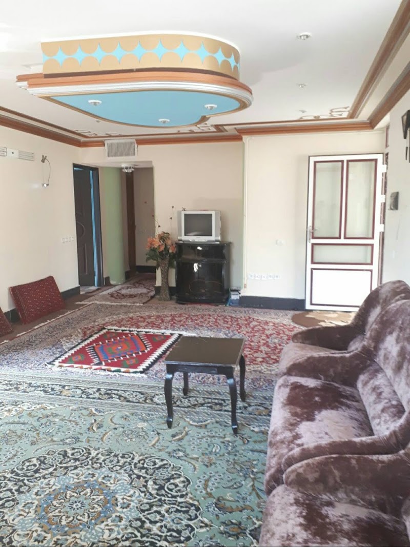 اقامتگاه بومگردی گل سرخ - اقامتگاه بومگردی گل سرخ, V7Q8+PCV, Qarah Charyan, Zanjan Province, Iran