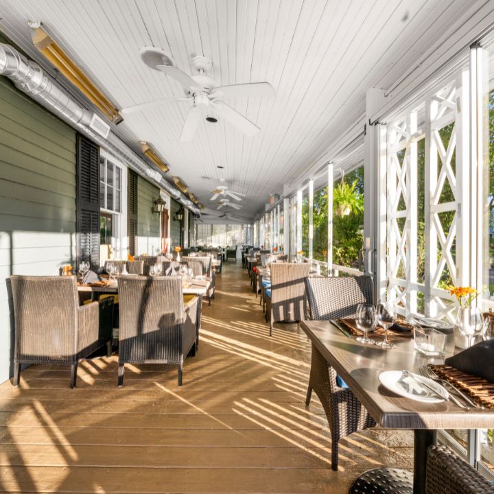 Zees Wine Bar & Grill