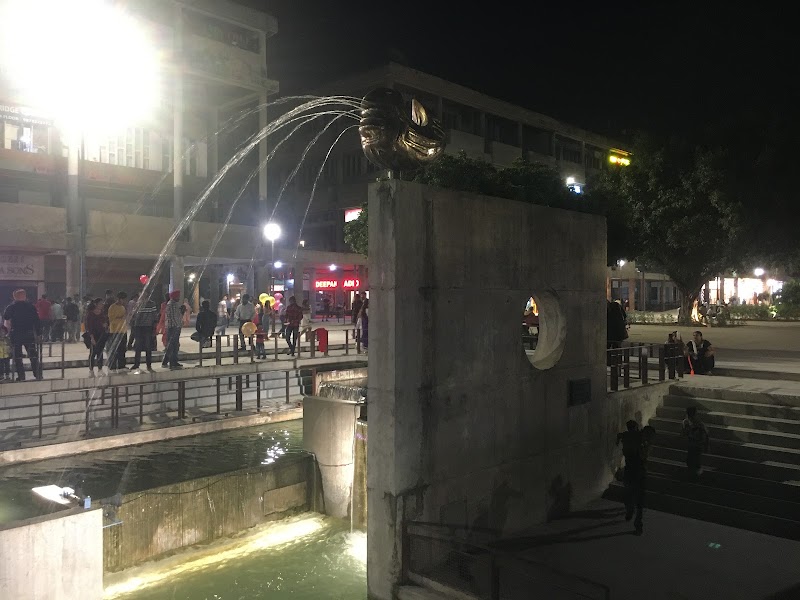 Plaza Fountain - Plaza Fountain, PQRJ+5PQ, Shopping Plaza, 17D, Sector 17, Chandigarh, 160017, India