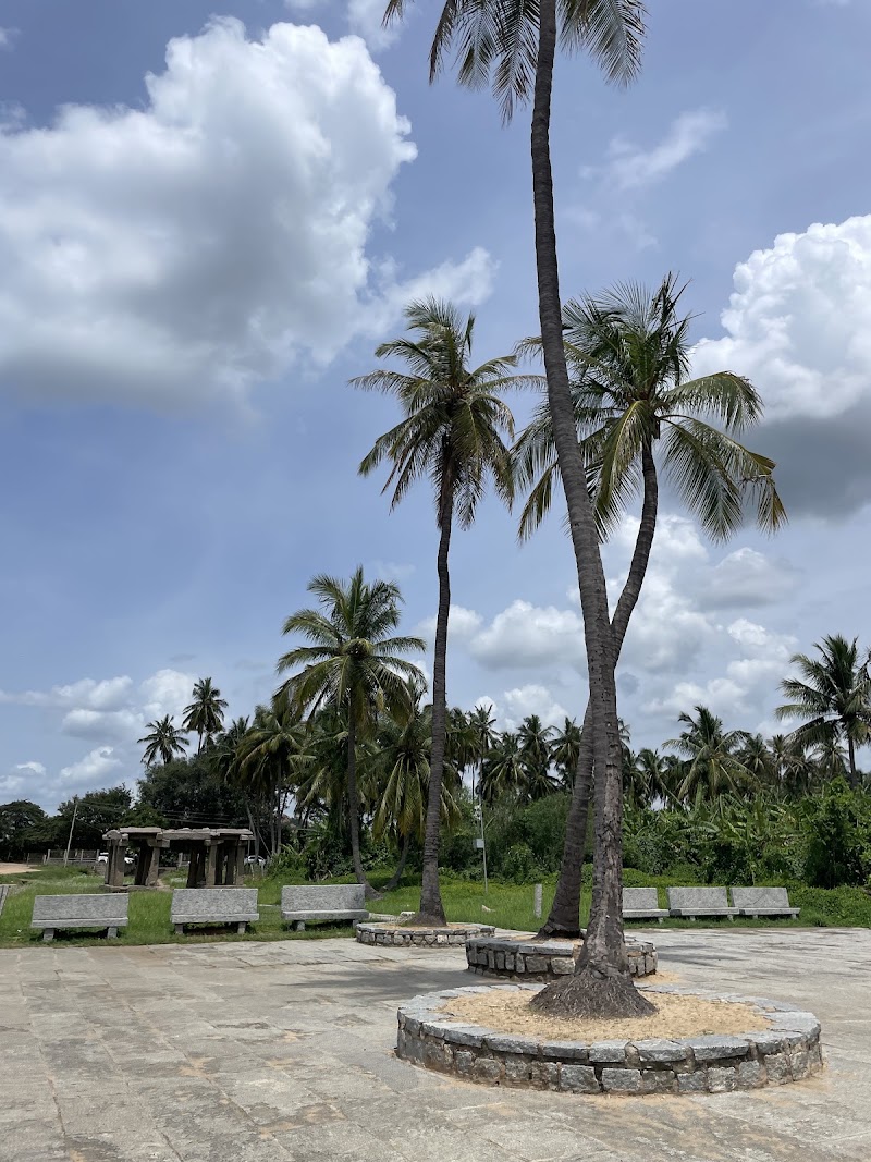 Shree Badavilinga Gudi - Shree Badavilinga Gudi, 8FH5+PJG, Hampi, Krishnapura, Karnataka 583239, India