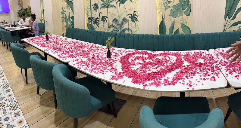 Naveen's Bapu Ki Kutia, Ujjain - Naveen's Bapu Ki Kutia, Ujjain Cosmos Mall Rd, opp. Lenskart, Nanakheda, Mahakal Vanijya, Ujjain, Madhya Pradesh 456010, India