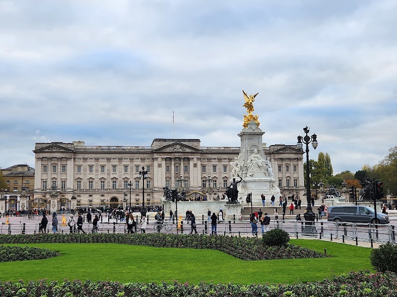 Queen Victoria Memorial - Queen Victoria Memorial London SW1A 1AA, UK