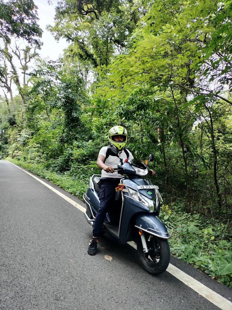 Ghising Bike, scooty And Taxi Rental - Ghising Bike, scooty And Taxi Rental Hill Cart Rd, near Reliance Mart And DRC Car Parking, Limbugaon, Darjeeling, West Bengal 734101, India