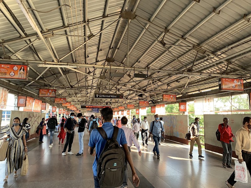 Andheri Local Station - Andheri Local Station 4R9X+X58, Railway Colony, Andheri East, Mumbai, Maharashtra 400069, India