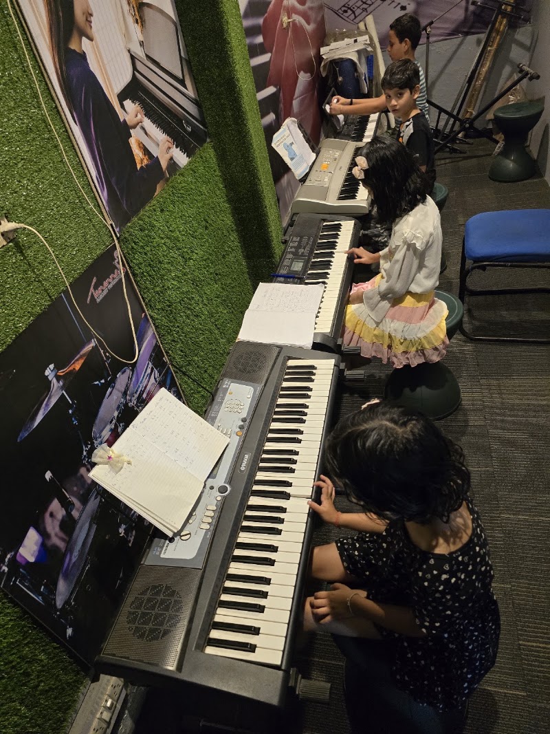 Tamanna Sangeet Vidyalaya | Dance & Music School - Tamanna Sangeet Vidyalaya | Dance & Music School 1st floor, chajjuram building, Mehrauli-Gurgaon Rd, opposite Canara Bank, Block C, Sukhrali, Sector 17, Gurugram, Haryana 122007, India