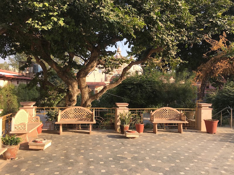 Munger Raj Mandir - Munger Raj Mandir, Shankar Mandal Rd, Vatsalya Gram, Vrindavan, Panigaon Khader, Uttar Pradesh 281121, India