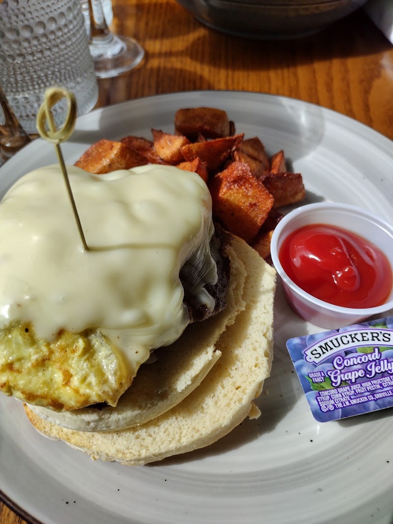 The Grille at Runways - The Grille at Runways, 18421 Henson Blvd, Hagerstown, MD 21742, USA
