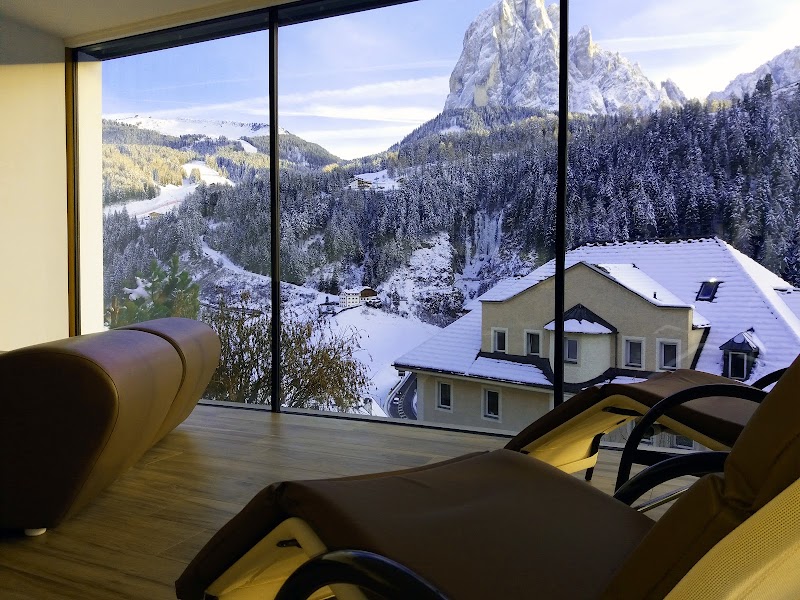 Garni Hotel Gardena - Garni Hotel Gardena Streda Chemun, 62, 39047 Santa Cristina Valgardena BZ, Italy